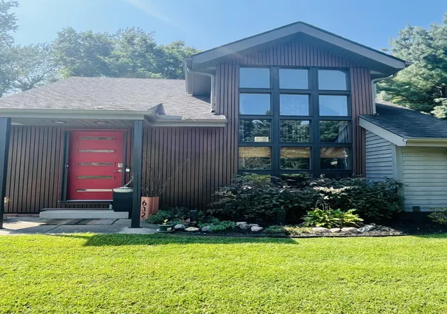 Photo 3 of Single family home for sale at 632 Woodstone Path, Valparaiso, IN 46385 | MLS# 844663 | Listing updated on 2026-09-21