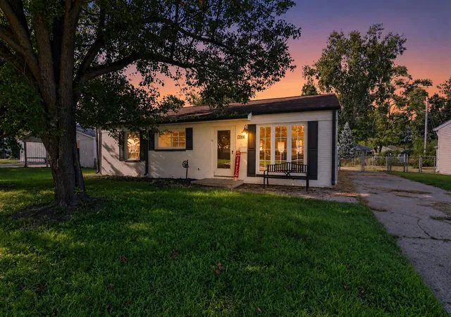 Photo 1 of Single family home for sale at 2706 Streamside Dr, Columbus, IN 47203 | MLS# 844398 | Listing updated on 2026-08-28