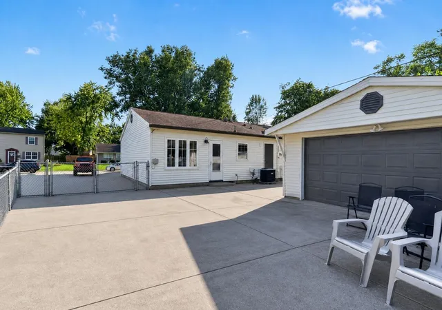 Photo 3 of Single family home for sale at 2706 Streamside Dr, Columbus, IN 47203 | MLS# 844398 | Listing updated on 2026-08-28