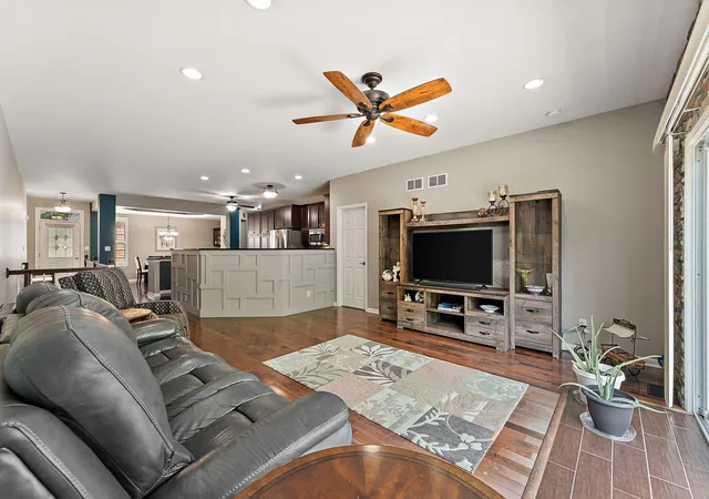 Photo 4 of Townhouse for sale at 8733 Forest Glen Ct, Saint John, IN 46373 | MLS# 844646 | Listing updated on 2026-09-04