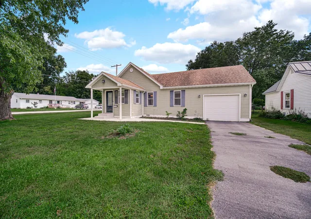 Photo 2 of Sale Pending at 821 N Webster St, Rensselaer, IN 47978 | MLS# 844481 | Listing updated on 2026-08-31