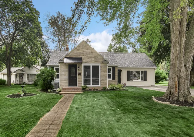 Photo 1 of Single family home for sale at 419 S 9th Street, Chesterton, IN 46304 | MLS# 844631 | Listing updated on 2026-09-01