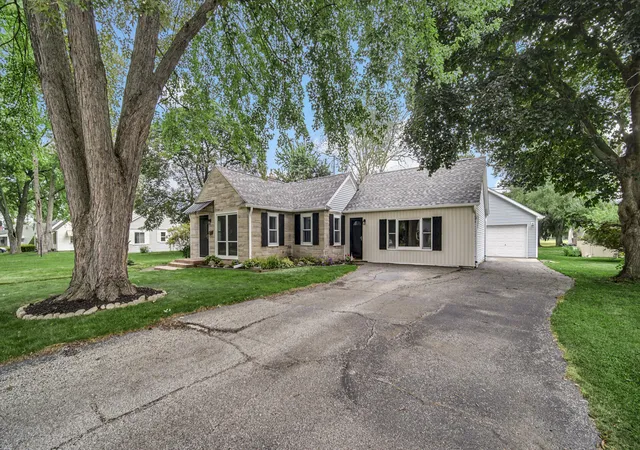 Photo 3 of Single family home for sale at 419 S 9th Street, Chesterton, IN 46304 | MLS# 844631 | Listing updated on 2026-09-01