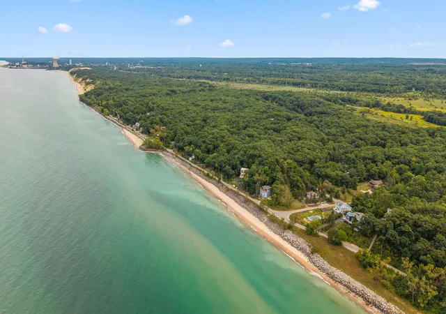 Photo 4 of Single family home for sale at 711 E Lake Front Dr, Beverly Shores, IN 46301 | MLS# 845424 | Listing updated on 2026-09-22