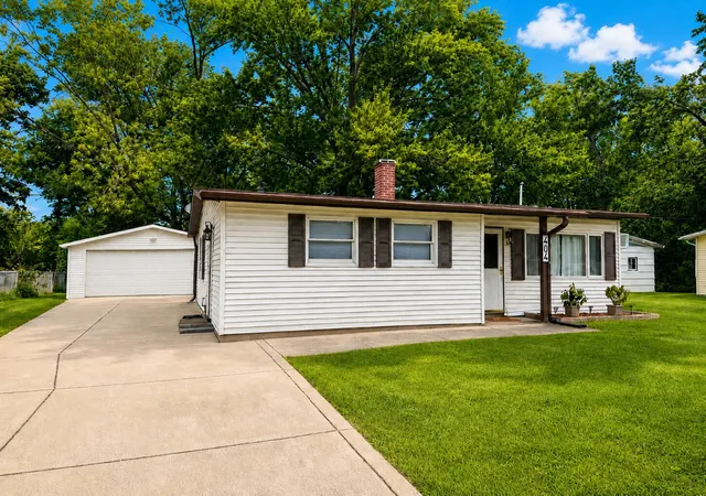 Photo 1 of Sale Pending at 404 Michigami Trl, Chesterton, IN 46304 | MLS# 844668 | Listing updated on 2026-09-04