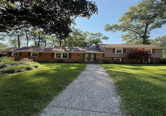 Photo 2 of Single family home for sale at 4000 Hemlock Dr, Valparaiso, IN 46383 | MLS# 844456 | Listing updated on 2026-09-05