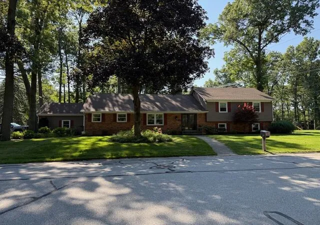 Photo 3 of Single family home for sale at 4000 Hemlock Dr, Valparaiso, IN 46383 | MLS# 844456 | Listing updated on 2026-09-05