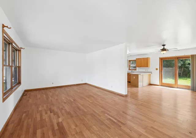 Photo 2 of Sale Pending at 1184 Woodland Dr, Chesterton, IN 46304 | MLS# 844447 | Listing updated on 2026-08-30
