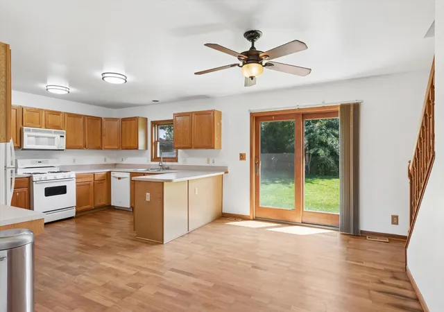 Photo 3 of Sale Pending at 1184 Woodland Dr, Chesterton, IN 46304 | MLS# 844447 | Listing updated on 2026-08-30
