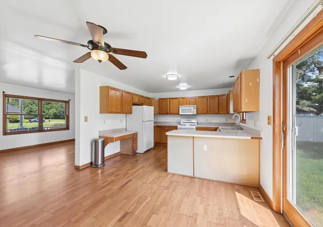 Photo 3 of Sale Pending at 1184 Woodland Dr, Chesterton, IN 46304 | MLS# 844447 | Listing updated on 2026-08-30