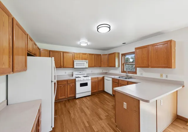 Photo 4 of Sale Pending at 1184 Woodland Dr, Chesterton, IN 46304 | MLS# 844447 | Listing updated on 2026-08-30