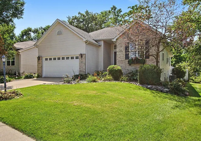 Photo 2 of Sale Pending at 325 Galway Dr, Valparaiso, IN 46385 | MLS# 844452 | Listing updated on 2026-09-01