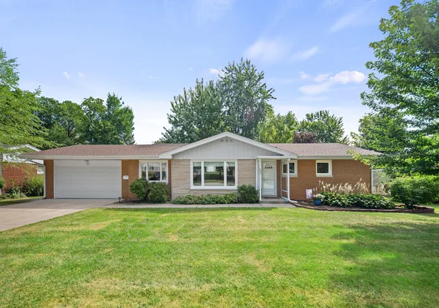 Single family home for sale at 1904 Linden Dr, Valparaiso, IN 46383 | MLS# 845768