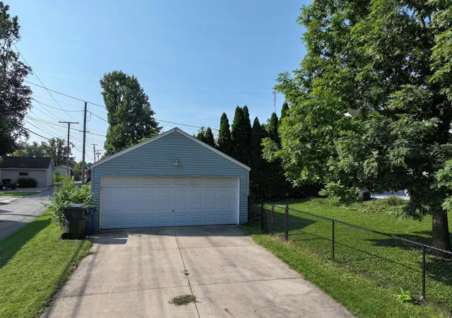 Photo 3 of Sale Pending at 724 N Center St, Plymouth, IN 46563 | MLS# 844477 | Listing updated on 2026-08-31