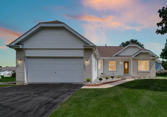 Photo 1 of Single family home for sale at 8535 Taney St, Merrillville, IN 46410 | MLS# 844870 | Listing updated on 2026-09-24