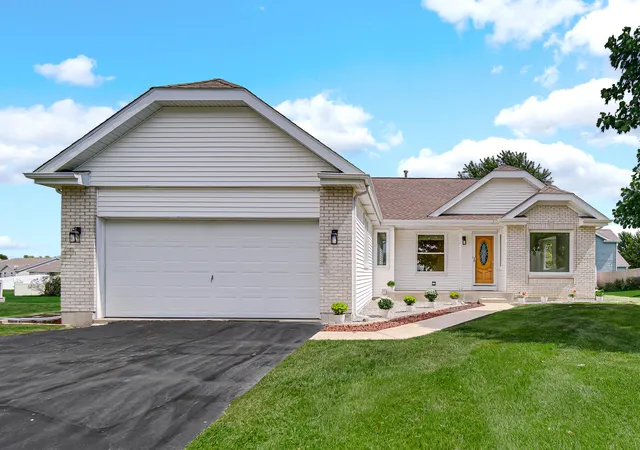 Photo 2 of Single family home for sale at 8535 Taney St, Merrillville, IN 46410 | MLS# 844870 | Listing updated on 2026-09-24
