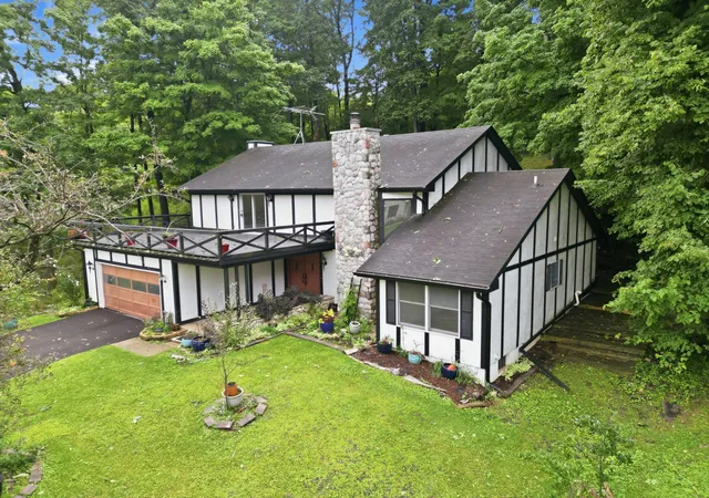 Photo 1 of Single family home for sale at 456 Roxbury Rd, Valparaiso, IN 46385 | MLS# 844509 | Listing updated on 2026-09-30