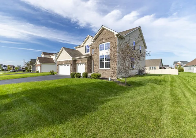 Photo 2 of Single family home for sale at 10461 Pine Ln, St. John, IN 46373 | MLS# 844524 | Listing updated on 2026-08-30