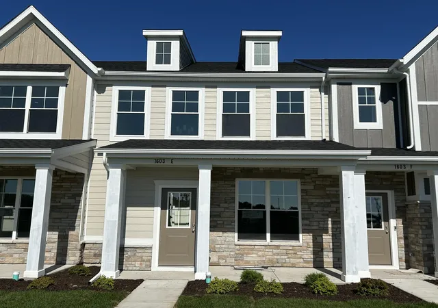 Townhouse for sale at 1603 Parkside Ln #E, Dyer, IN 46311 | MLS# 844531