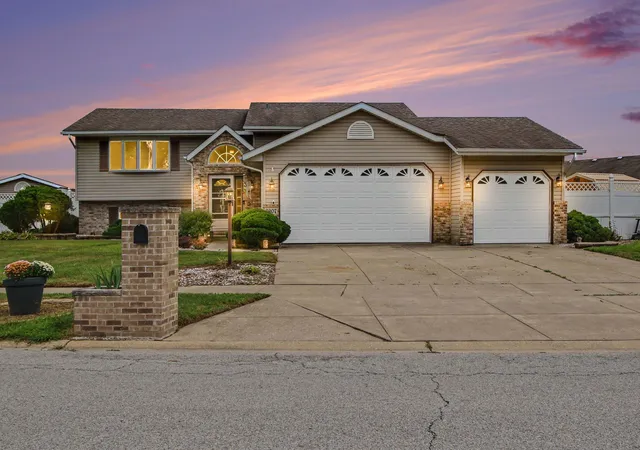 Photo 1 of Sale Pending at 2907 Arbor Ln, Hobart, IN 46342 | MLS# 844605 | Listing updated on 2026-09-19