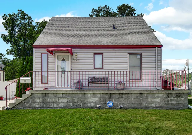 Photo 1 of Single family home for sale at 7126 Montana Ave, Hammond, IN 46323 | MLS# 844753 | Listing updated on 2026-09-03