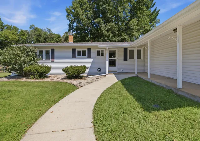 Photo 2 of Single family home for sale at 103 Meadow Lark Ln, La Porte, IN 46350 | MLS# 844583 | Listing updated on 2026-08-31
