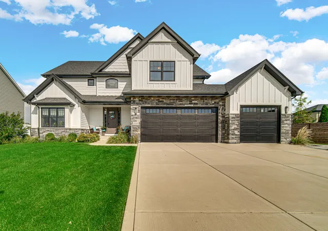Photo 1 of Sale Pending at 10101 Norwich Dr, Munster, IN 46321 | MLS# 844599 | Listing updated on 2026-09-04