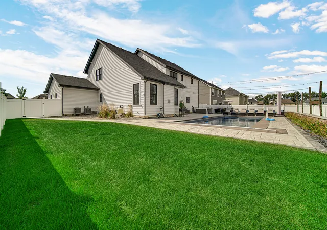 Photo 3 of Sale Pending at 10101 Norwich Dr, Munster, IN 46321 | MLS# 844599 | Listing updated on 2026-09-04
