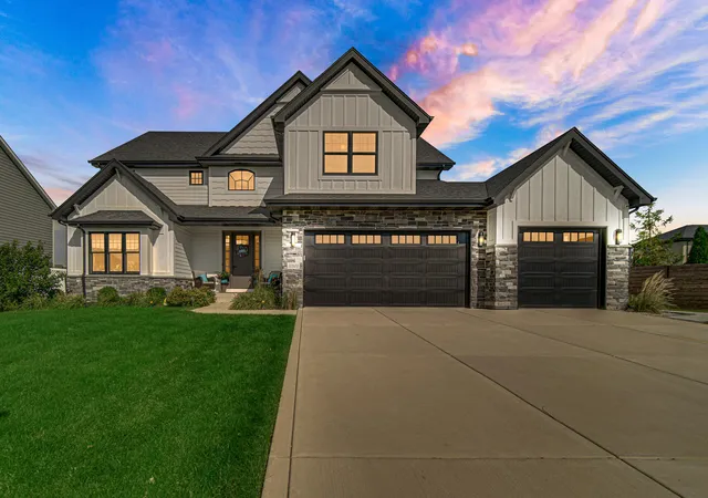 Photo 3 of Sale Pending at 10101 Norwich Dr, Munster, IN 46321 | MLS# 844599 | Listing updated on 2026-09-04