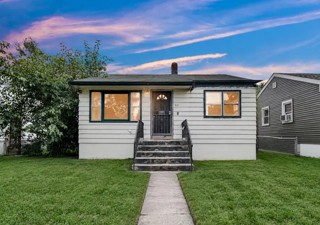 Single family home for sale at 621 Colfax St, Gary, IN 46406 | MLS# 844655