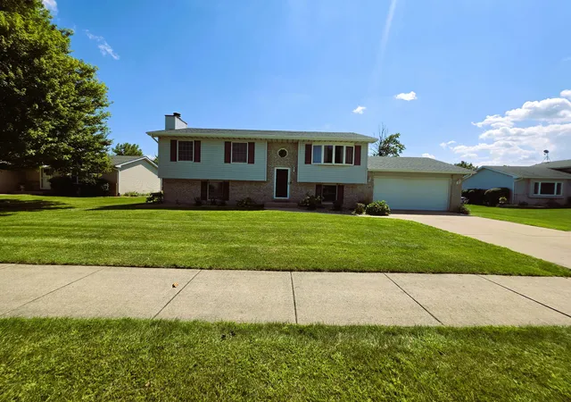 Photo 1 of Single family home for sale at 1285 W 98th Avenue, Crown Point, IN 46307 | MLS# 844634 | Listing updated on 2026-09-22