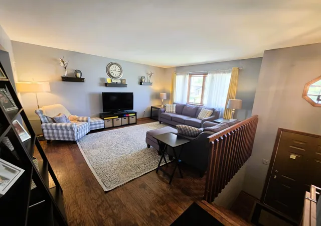 Photo 3 of Single family home for sale at 1285 W 98th Avenue, Crown Point, IN 46307 | MLS# 844634 | Listing updated on 2026-09-22