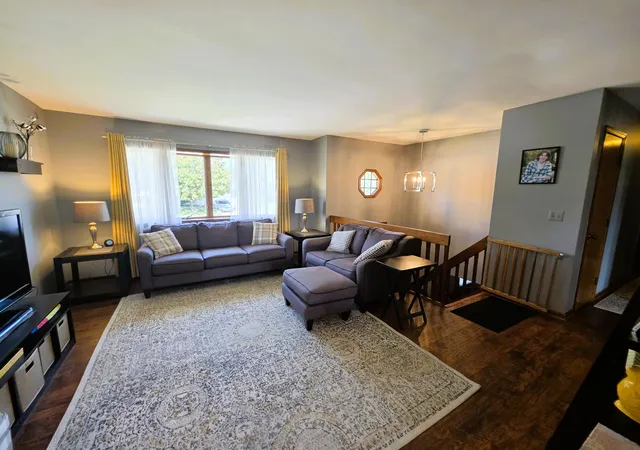 Photo 3 of Single family home for sale at 1285 W 98th Avenue, Crown Point, IN 46307 | MLS# 844634 | Listing updated on 2026-09-22