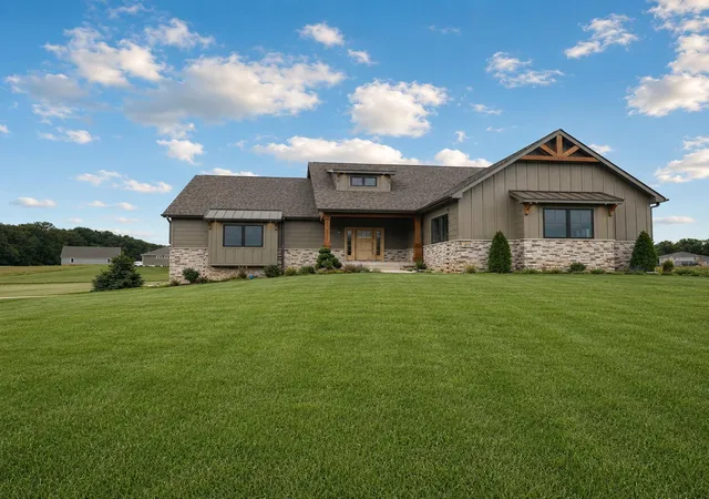 Photo 1 of Sale Pending at 470 Stonebridge Pkwy, Valparaiso, IN 46383 | MLS# 844649 | Listing updated on 2026-09-03
