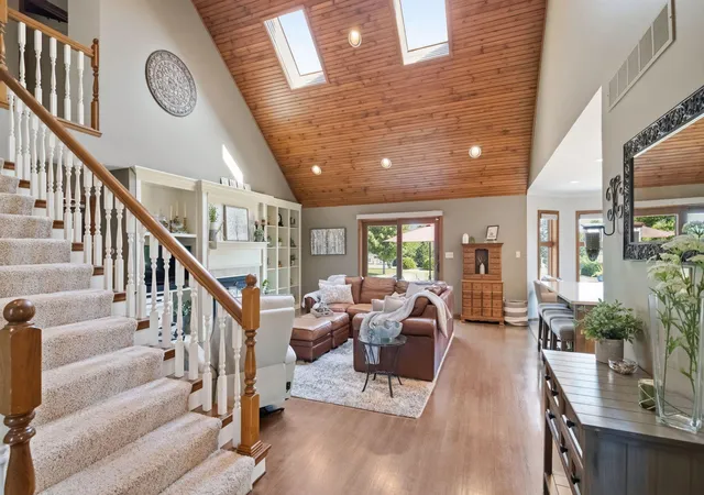 Photo 3 of Sale Pending at 9201 Schillton Dr, Saint John, IN 46373 | MLS# 844740 | Listing updated on 2026-09-06