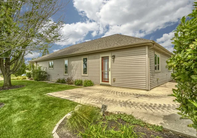 Photo 3 of Townhouse for sale at 9881 Hart St, Saint John, IN 46373 | MLS# 844645 | Listing updated on 2026-09-01