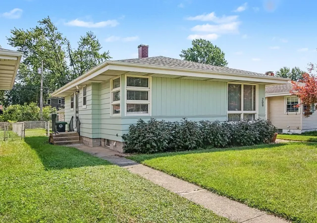 Photo 3 of Single family home for sale at 209 S Virginia St, Hobart, IN 46342 | MLS# 844653 | Listing updated on 2026-10-03
