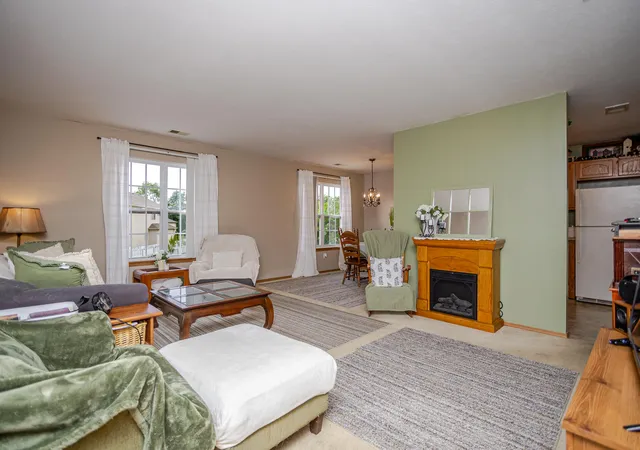Photo 4 of Sale Pending at 8211 Lincoln Cir #A, Merrillville, IN 46410 | MLS# 844669 | Listing updated on 2026-09-13
