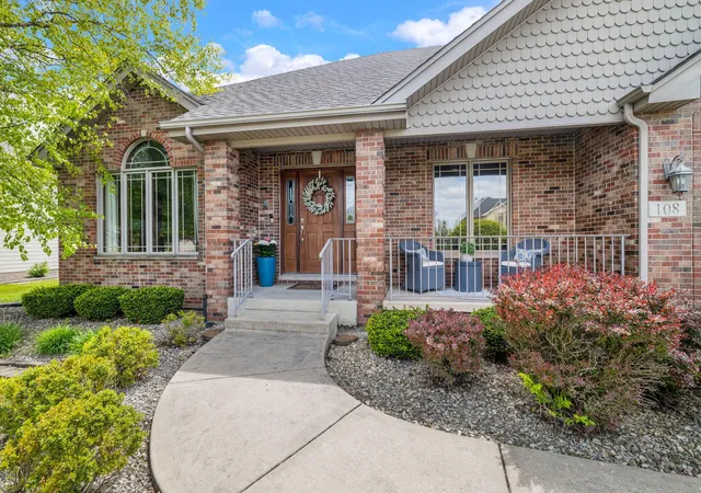 Photo 2 of Single family home for sale at 108 Exeter Rd, Munster, IN 46321 | MLS# 844748 | Listing updated on 2026-09-03
