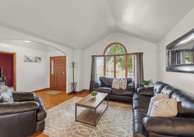 Photo 3 of Single family home for sale at 108 Exeter Rd, Munster, IN 46321 | MLS# 844748 | Listing updated on 2026-09-03