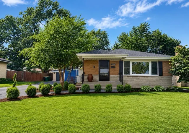 Photo 1 of Single family home for sale at 8124 Monroe Ave, Munster, IN 46321 | MLS# 844749 | Listing updated on 2026-09-20