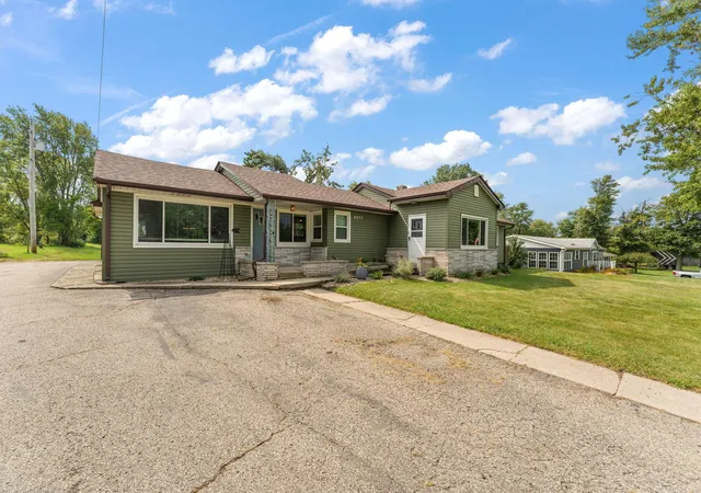 Photo 2 of Single family home for sale at 4975 E 73rd Avenue, Merrillville, IN 46410 | MLS# 844679 | Listing updated on 2026-09-05