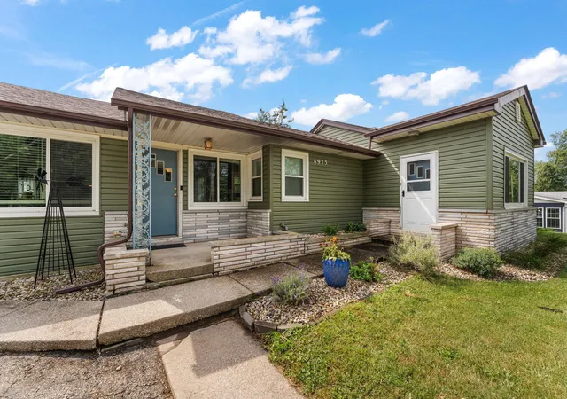 Photo 3 of Single family home for sale at 4975 E 73rd Avenue, Merrillville, IN 46410 | MLS# 844679 | Listing updated on 2026-09-05
