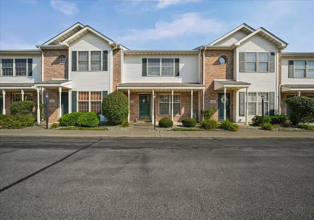 Photo 2 of Townhouse for sale at 1812 Cottonwood Ct, Crown Point, IN 46307 | MLS# 844681 | Listing updated on 2026-10-07