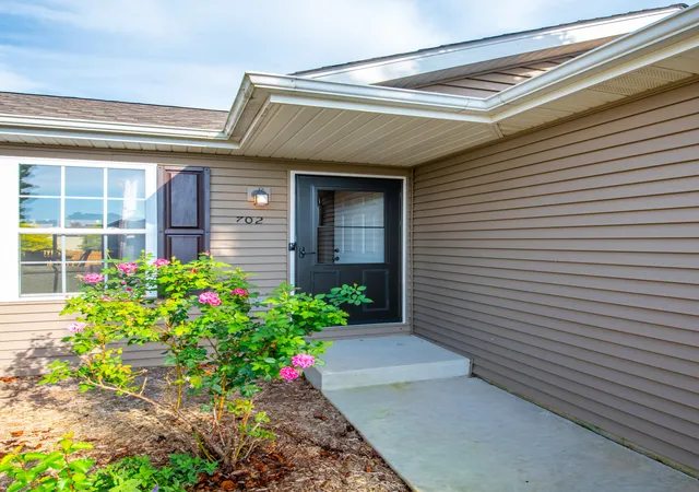 Photo 3 of Single family home for sale at 702 Luke Dr, Westville, IN 46391 | MLS# 845064 | Listing updated on 2026-09-18