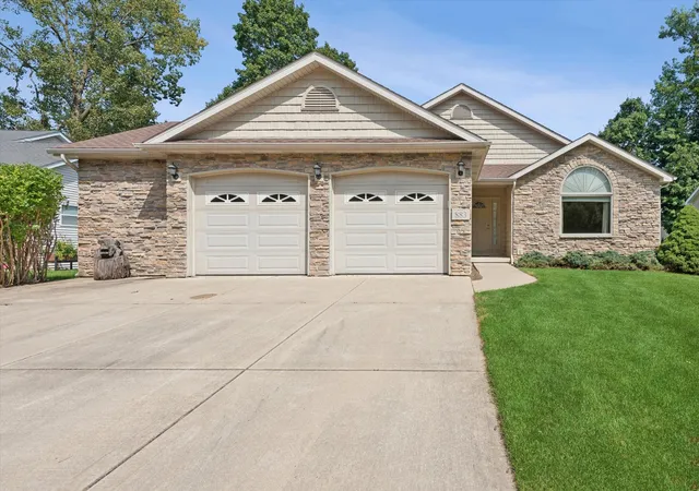 Photo 2 of Single family home for sale at 883 Hemingway Trl, Valparaiso, IN 46383 | MLS# 844701 | Listing updated on 2026-09-23