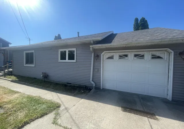 Photo 2 of Sale Pending at 7707 Lake Shore Dr, Cedar Lake, IN 46303 | MLS# 844813 | Listing updated on 2026-09-08