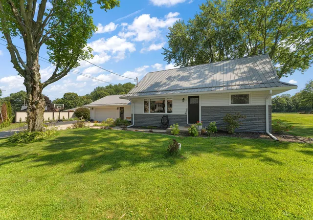 Photo 3 of Single family home for sale at 3288 W Small Ct, La Porte, IN 46350 | MLS# 844810 | Listing updated on 2026-10-27