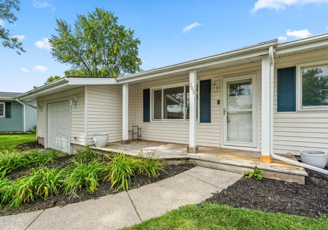 Photo 3 of Single family home for sale at 385 Riviera Ct, Valparaiso, IN 46385 | MLS# 844736 | Listing updated on 2026-09-05