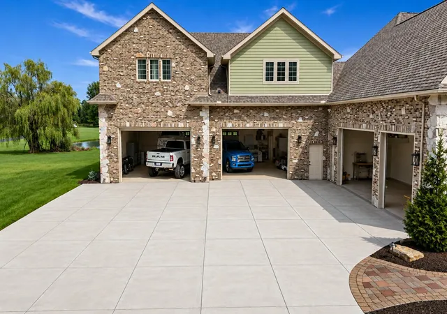 Photo 3 of Mansion for sale at 11911 Burr St, Crown Point, IN 46307 | MLS# 844729 | Listing updated on 2026-09-20